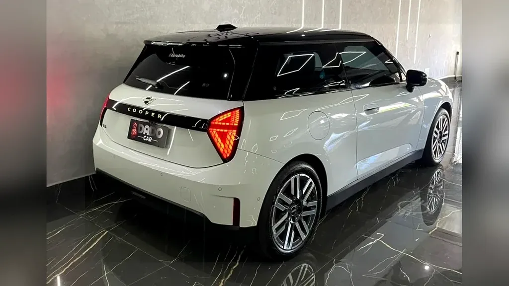 Mini Cooper SE - Imagem 17