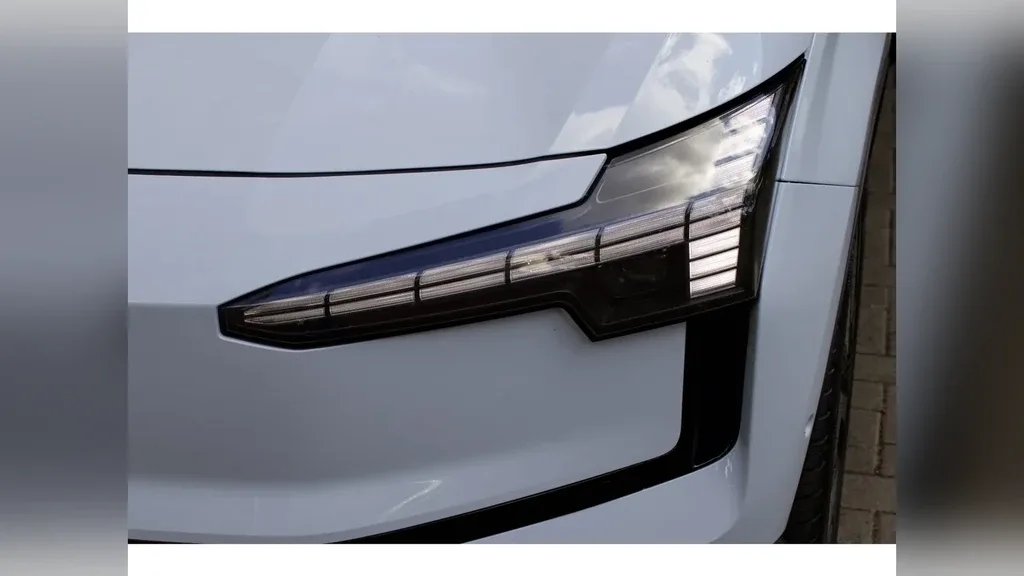 Volvo EX30 - Imagem 2