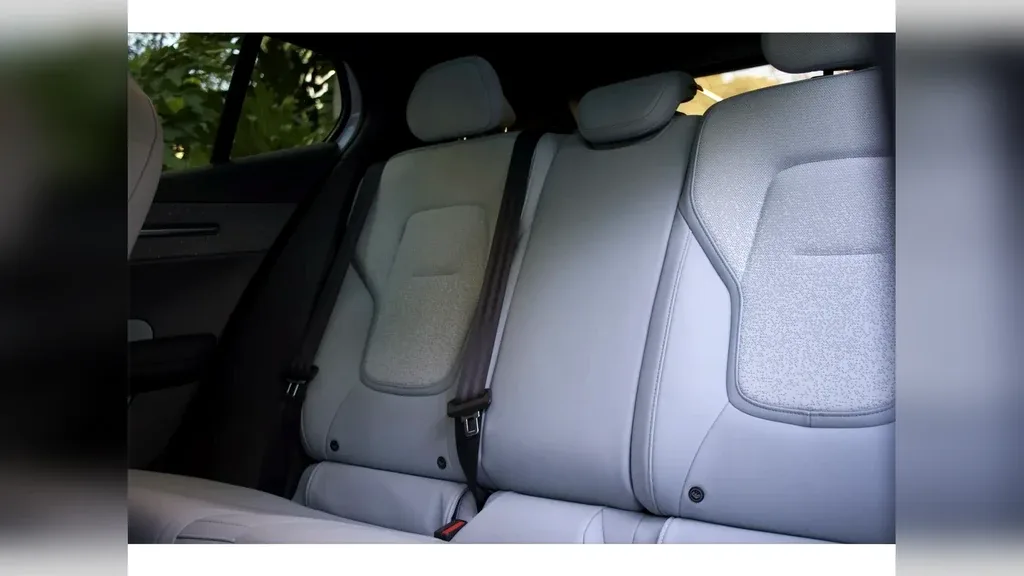 Volvo EX30 - Imagem 18