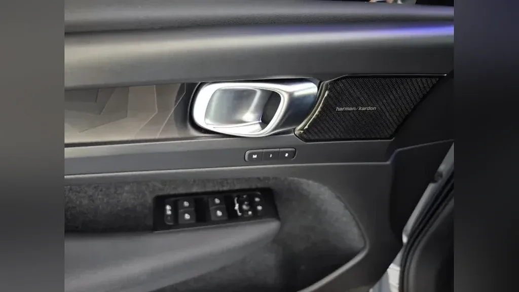 Volvo C40 Recharge - Imagem 17