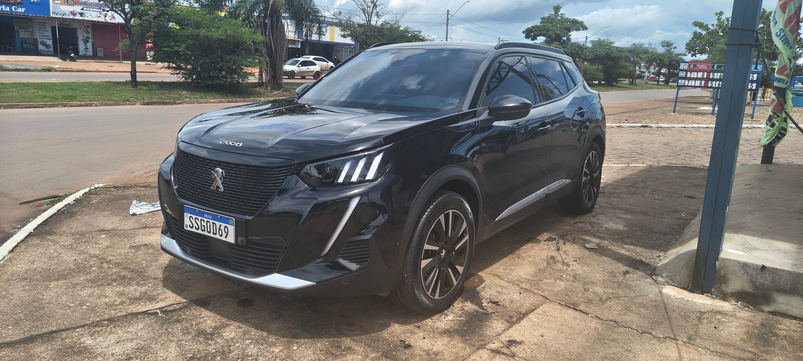 Peugeot E-2008 - Imagem 1