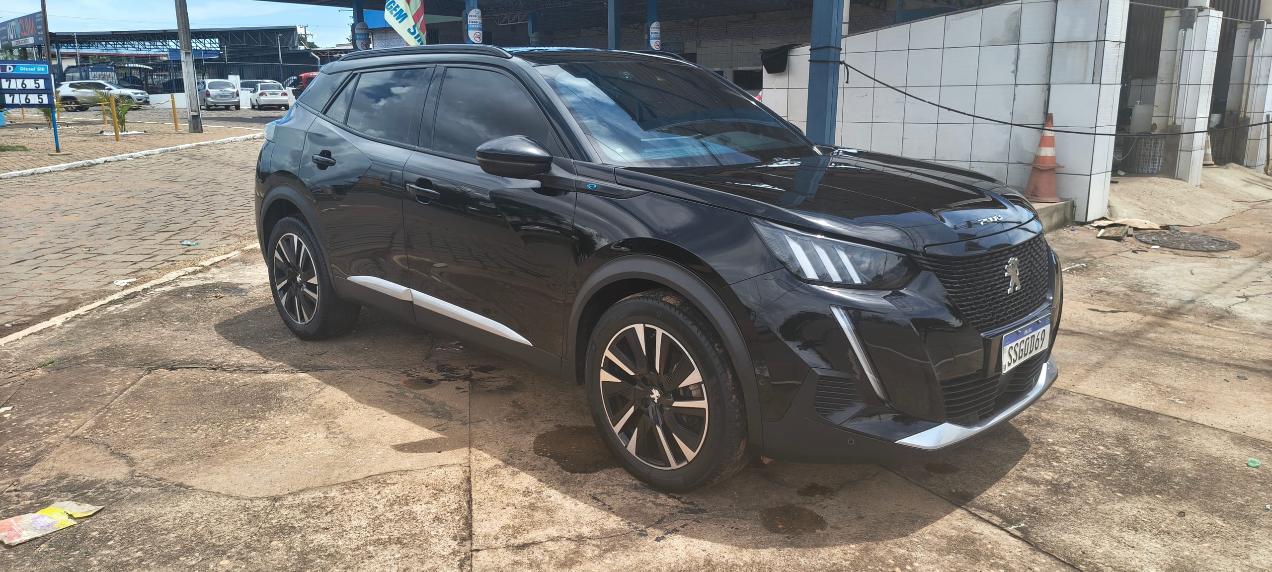 Peugeot E-2008 - Imagem 3