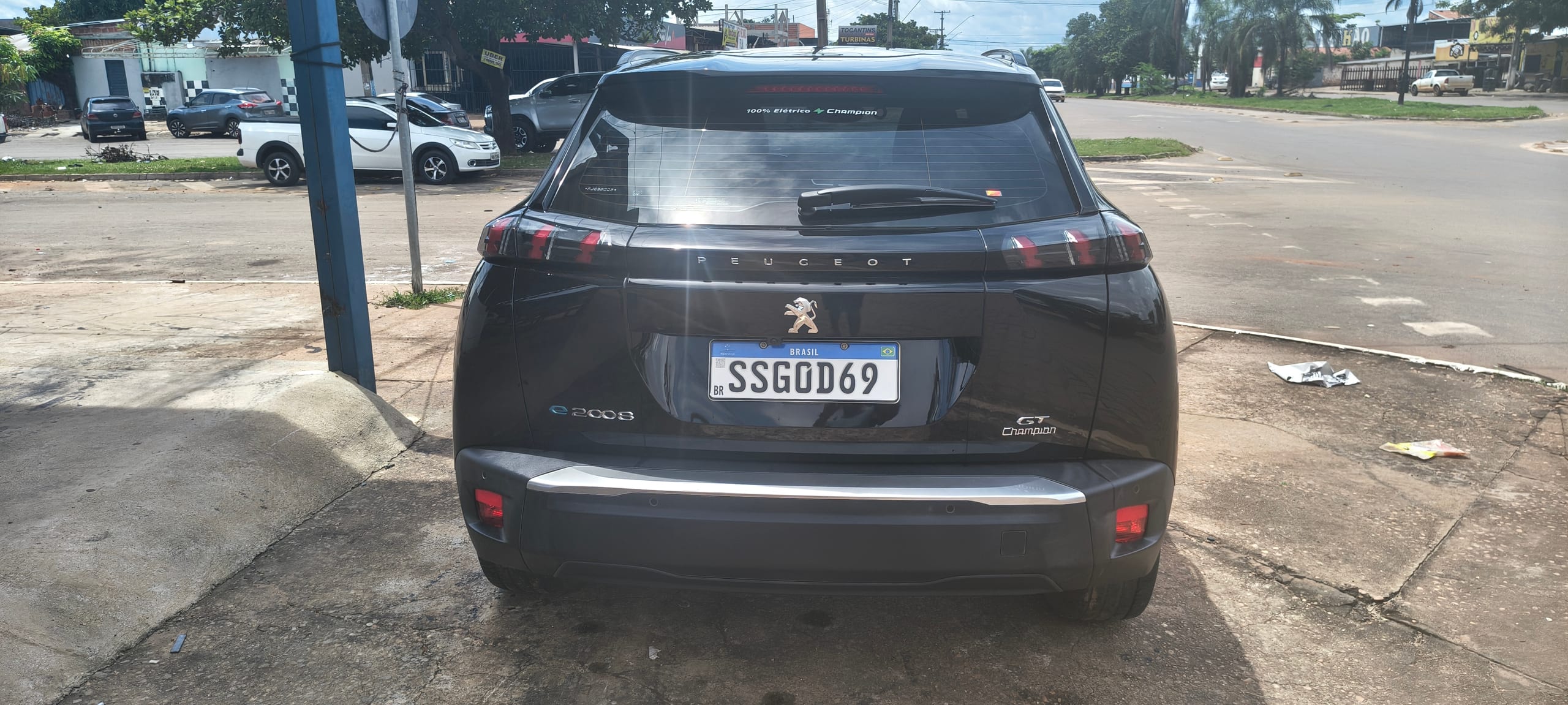 Peugeot E-2008 - Imagem 6