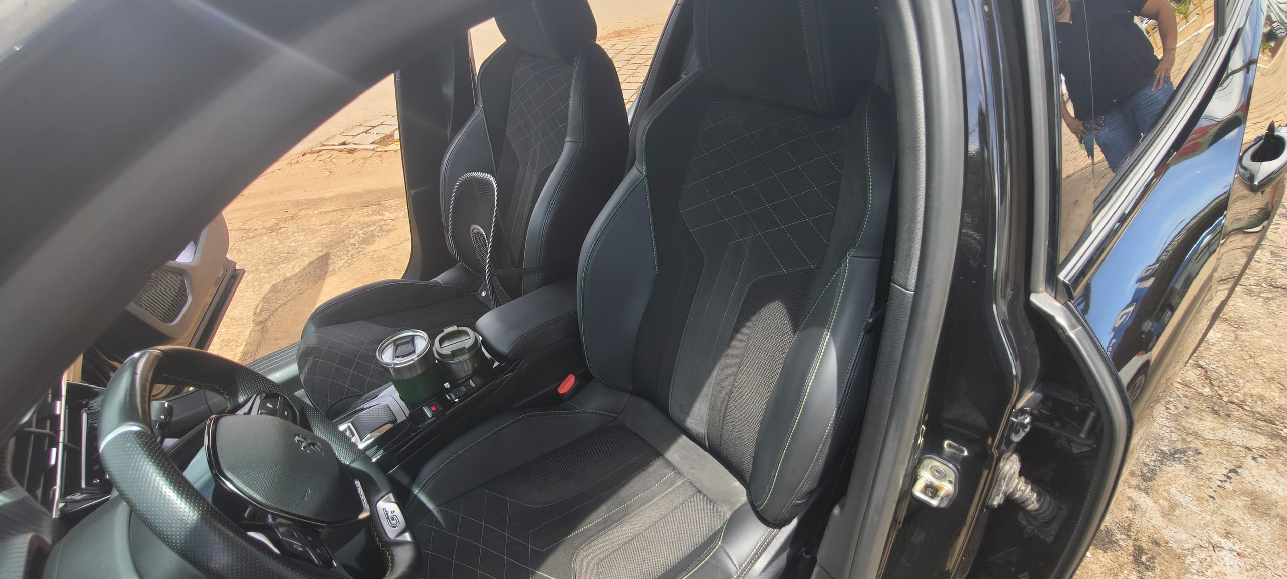 Peugeot E-2008 - Imagem 8