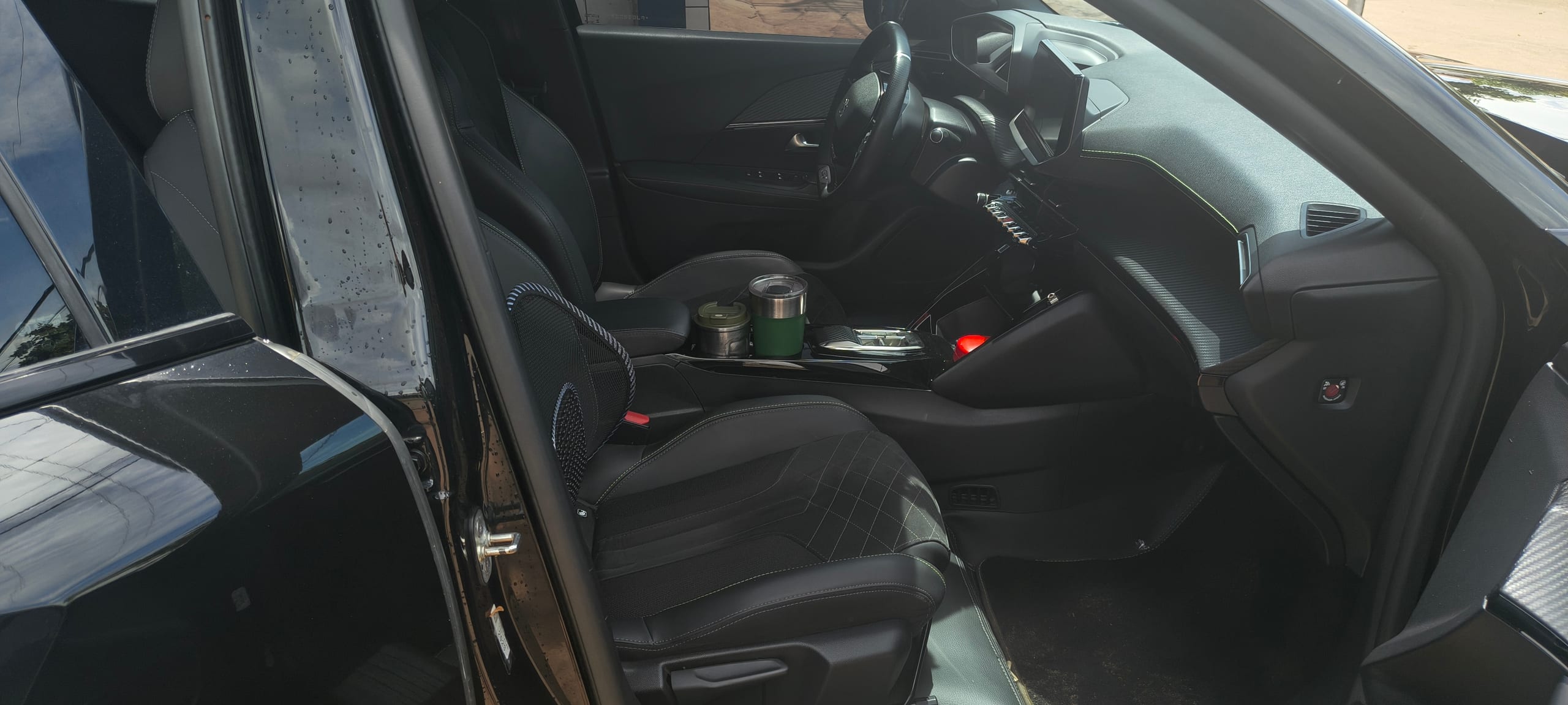 Peugeot E-2008 - Imagem 9