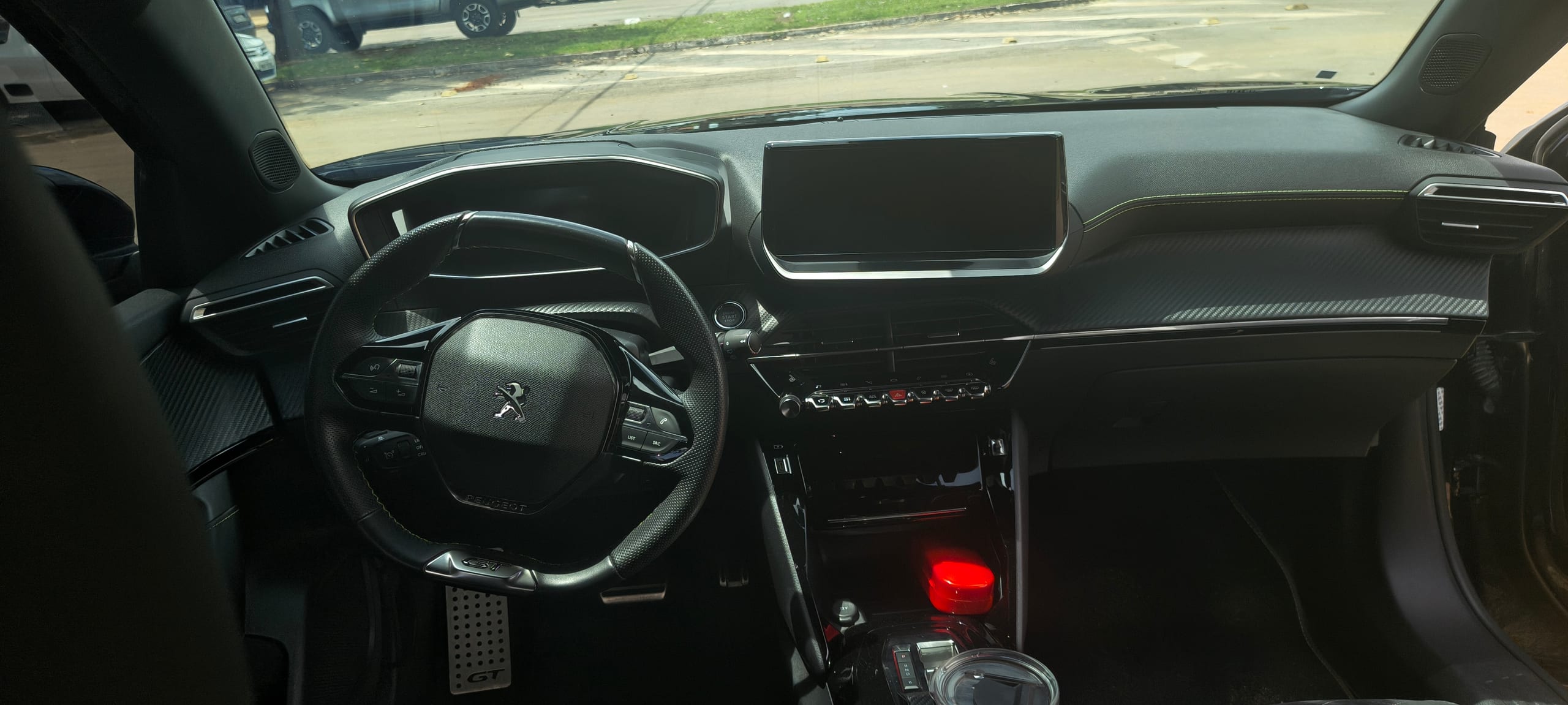 Peugeot E-2008 - Imagem 14