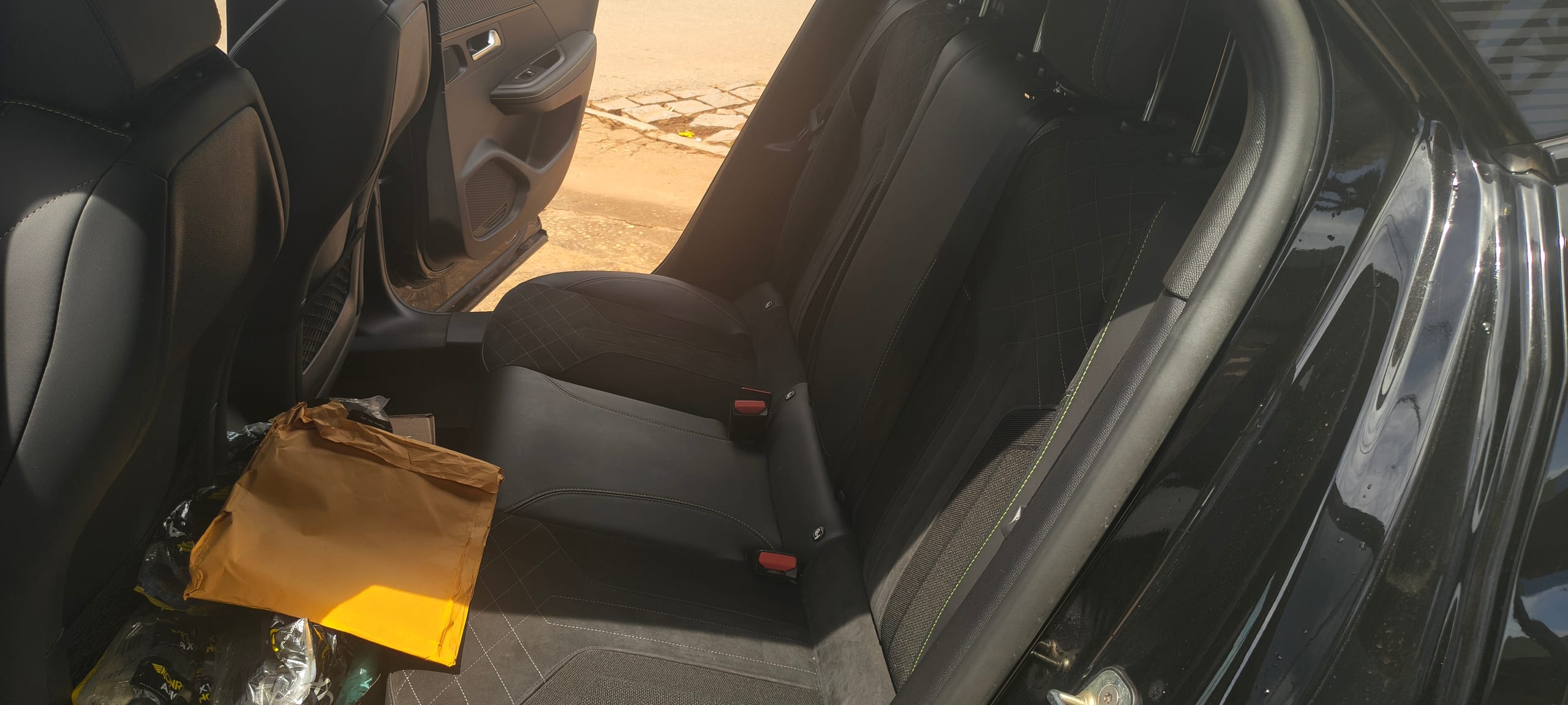 Peugeot E-2008 - Imagem 15