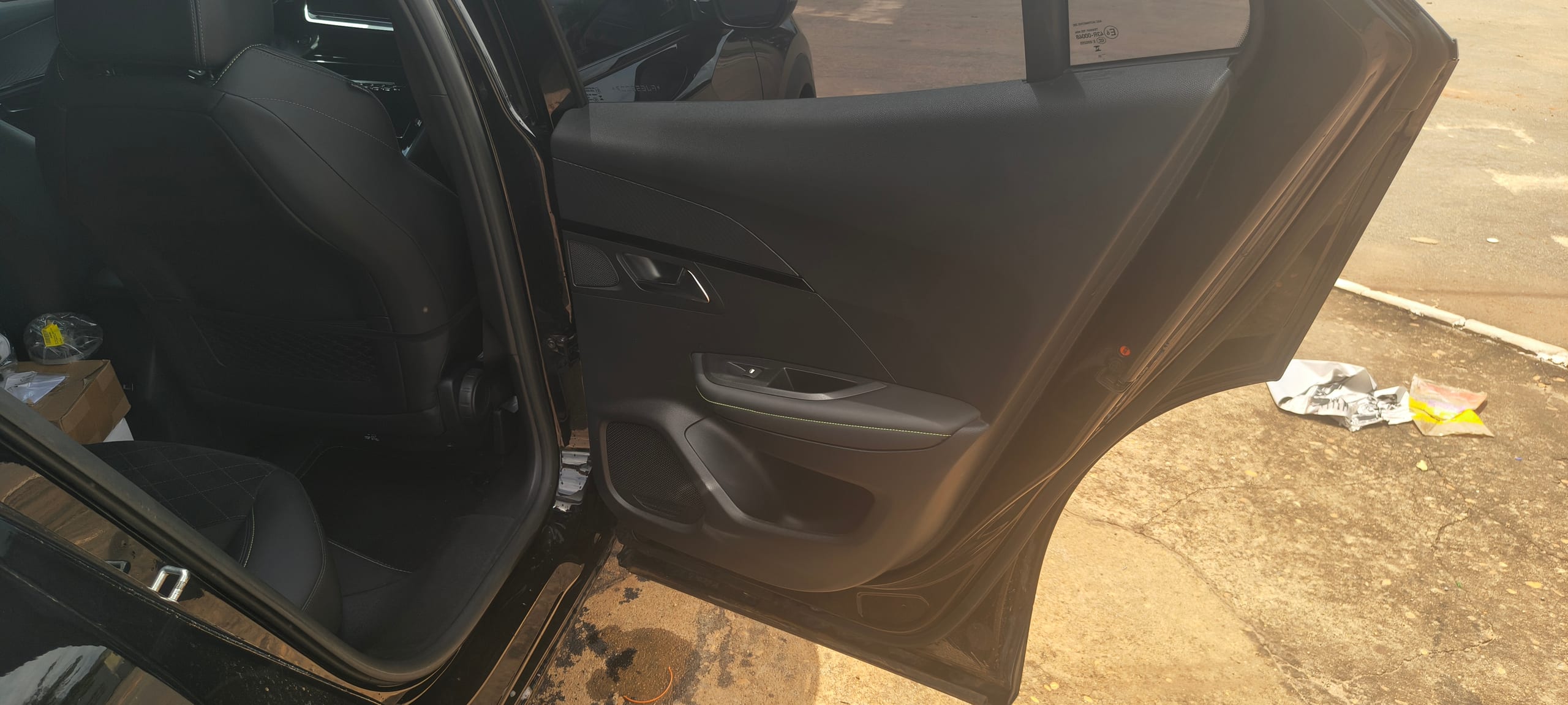 Peugeot E-2008 - Imagem 18