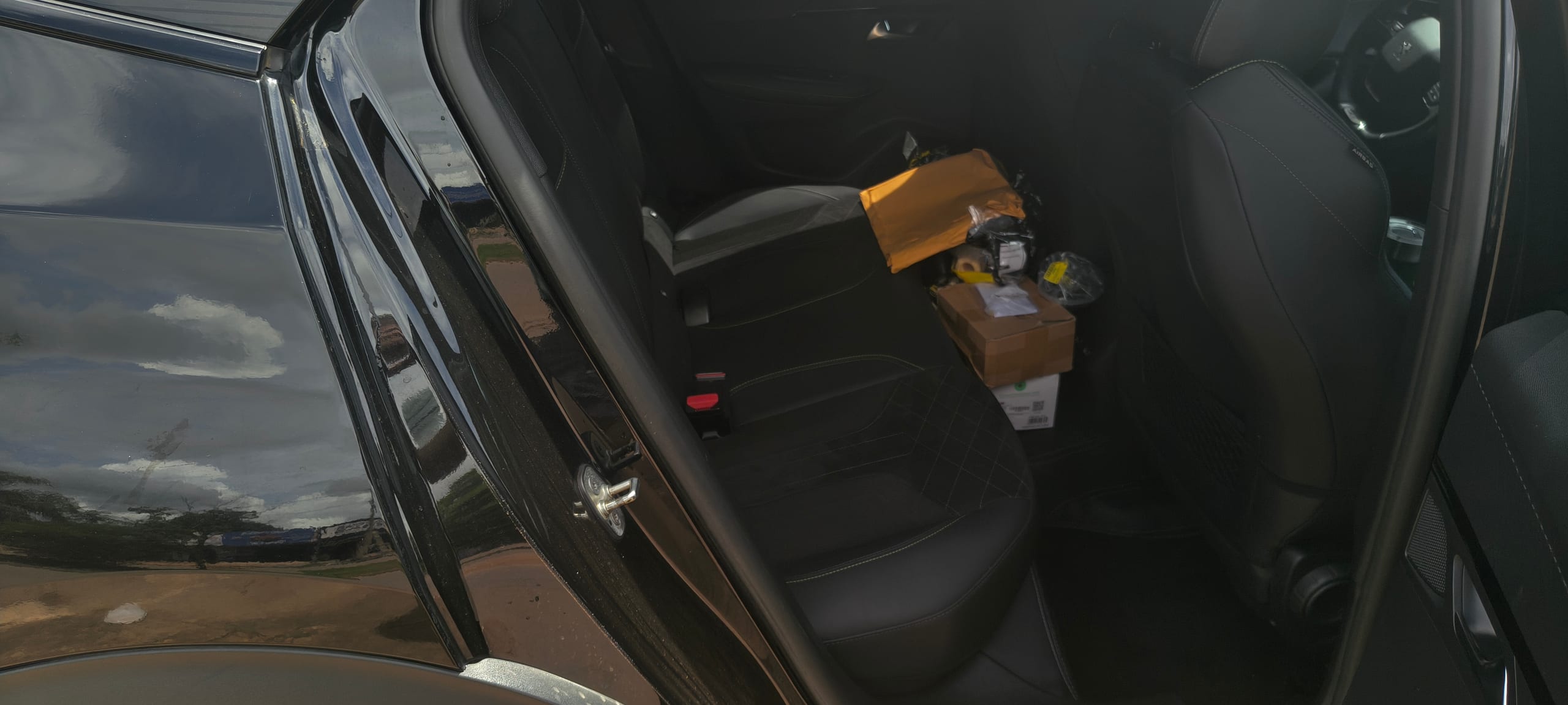 Peugeot E-2008 - Imagem 19