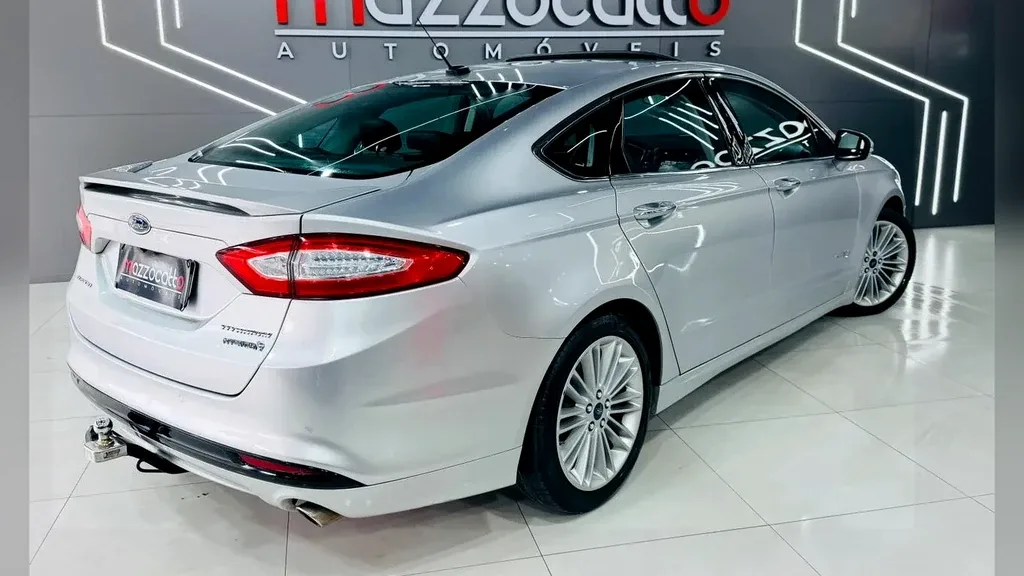 Ford Fusion Plug-in Hybrid - Imagem 4