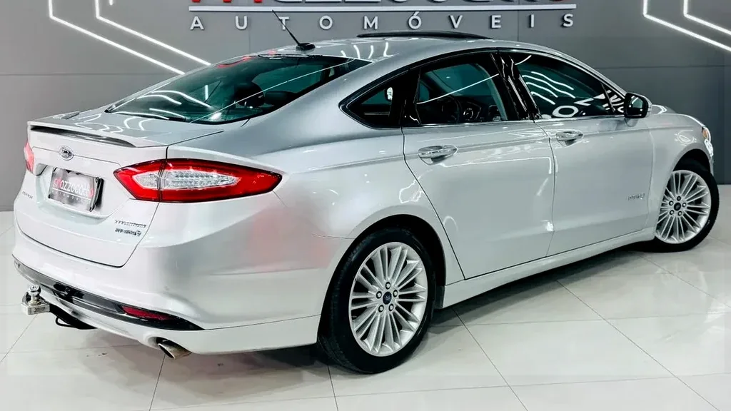 Ford Fusion Plug-in Hybrid - Imagem 5