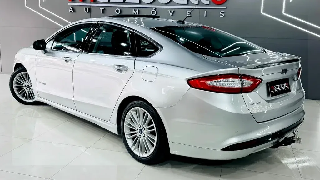 Ford Fusion Plug-in Hybrid - Imagem 6