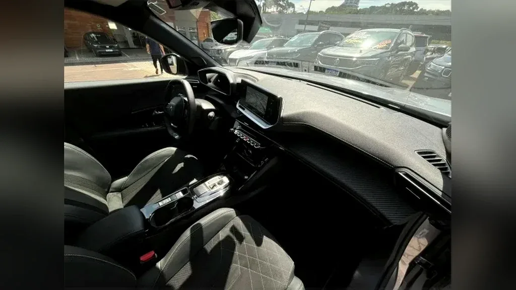 Peugeot E-2008 - Imagem 3