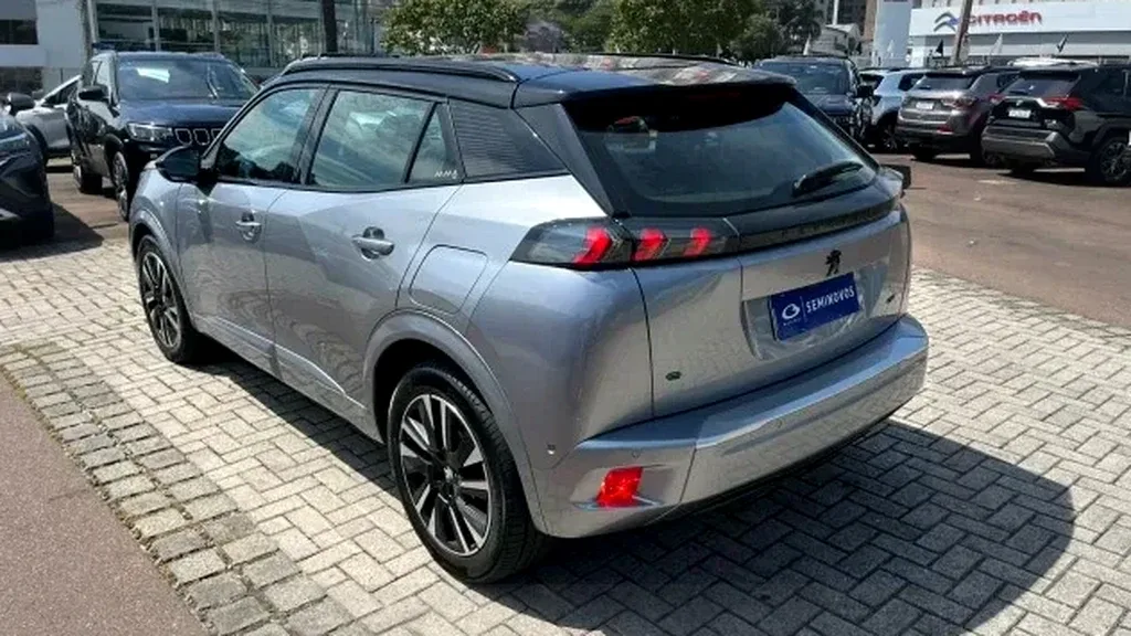 Peugeot E-2008 - Imagem 8