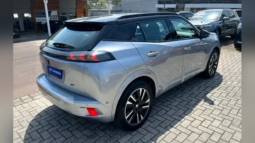 Peugeot E-2008 - Imagem 15