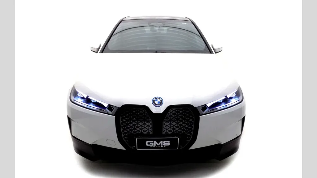 BMW Ix - Imagem 2
