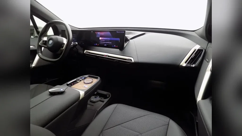 BMW Ix - Imagem 14