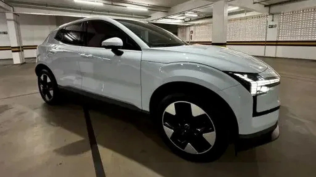 Volvo EX30 - Imagem 2