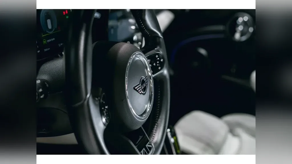 Mini Cooper SE - Imagem 13