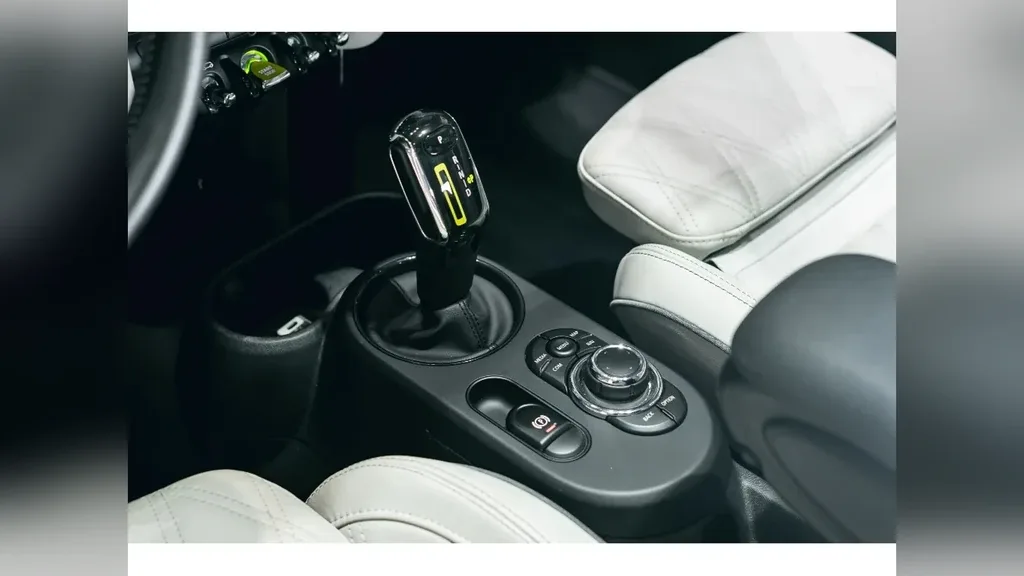 Mini Cooper SE - Imagem 19