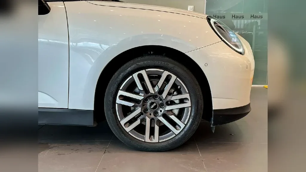 Mini Cooper SE - Imagem 18