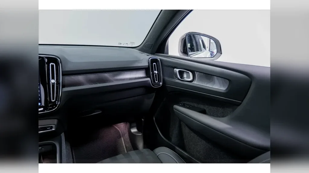 Volvo C40 Recharge - Imagem 13