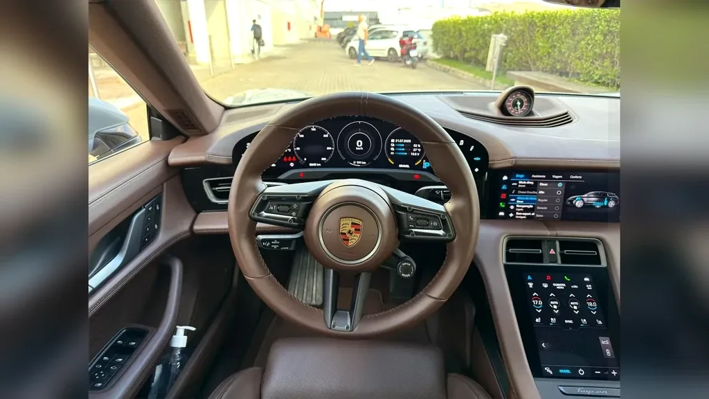 Porsche Taycan - Imagem 9