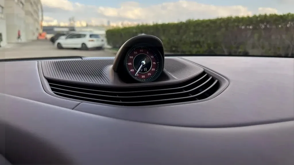 Porsche Taycan - Imagem 11