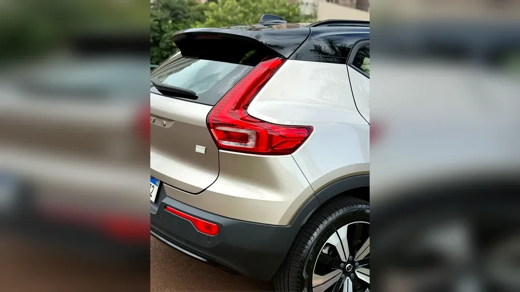 Volvo XC40 Recharge - Imagem 8