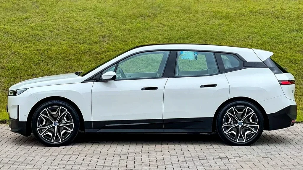 BMW Ix - Imagem 7