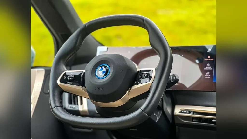 BMW Ix - Imagem 12