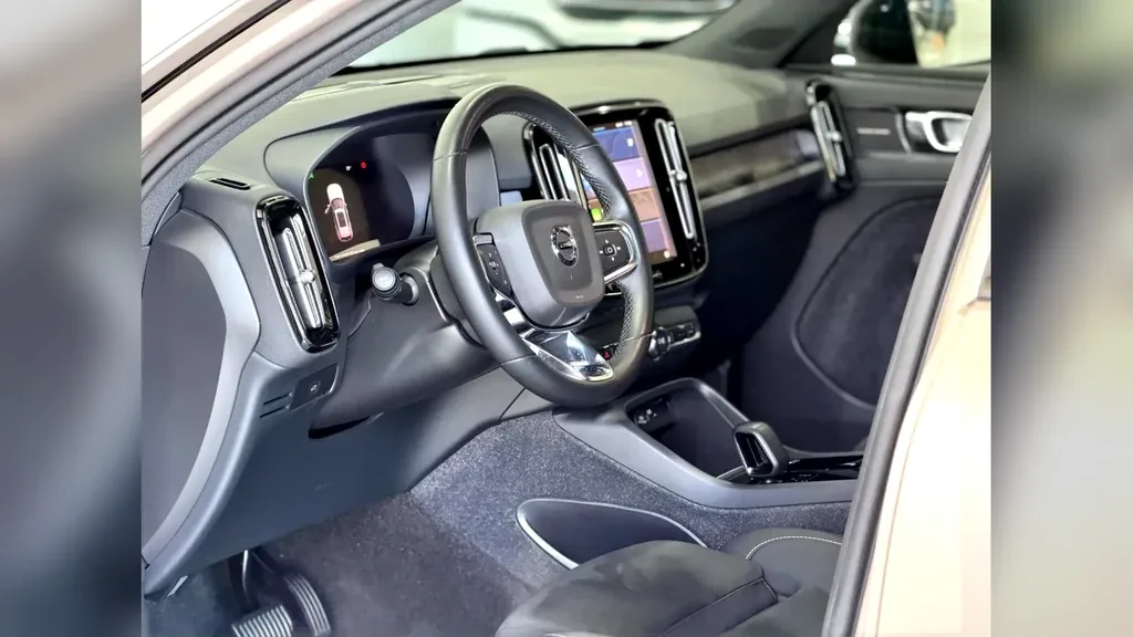 Volvo XC40 Recharge - Imagem 8