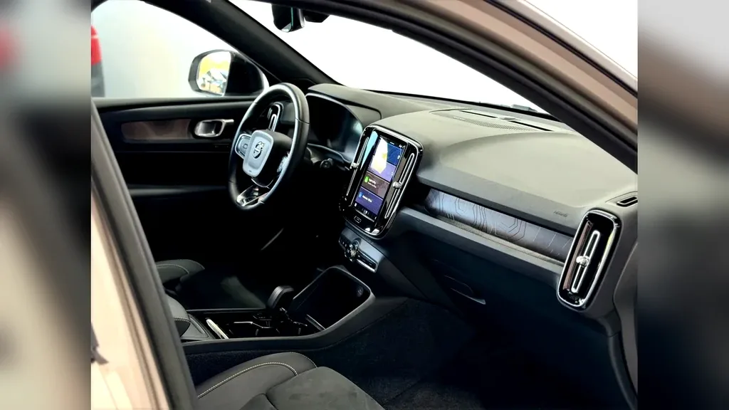 Volvo XC40 Recharge - Imagem 13