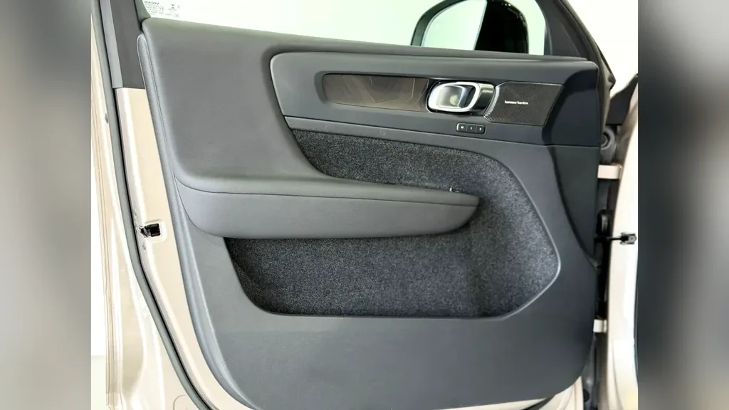 Volvo XC40 Recharge - Imagem 14