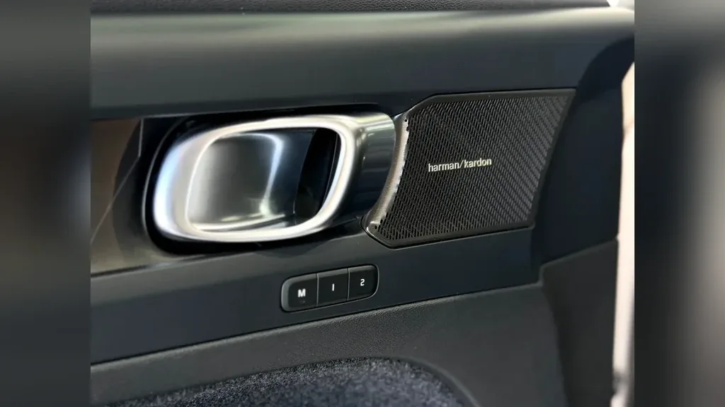 Volvo XC40 Recharge - Imagem 15