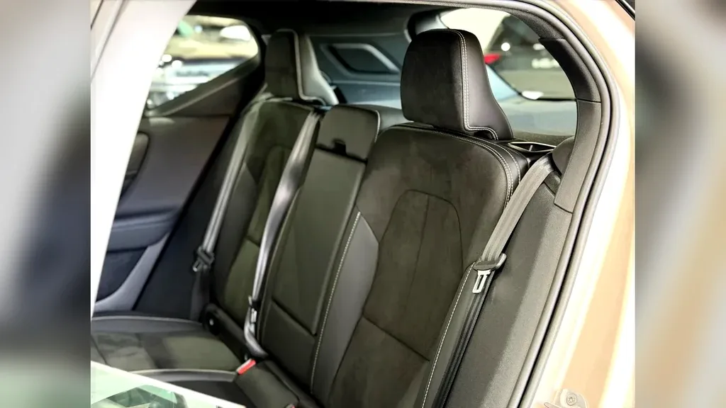 Volvo XC40 Recharge - Imagem 17