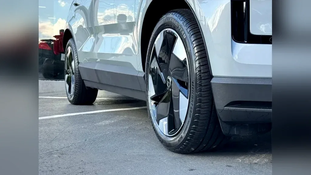 Volvo EX30 - Imagem 12