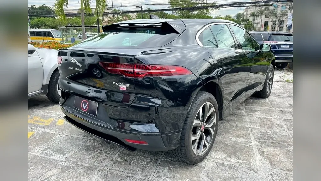 Jaguar I-pace - Imagem 8