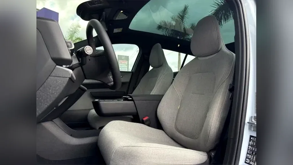 Volvo EX30 - Imagem 12