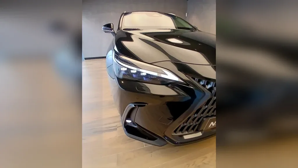 Lexus Nx 450h+ - Imagem 9