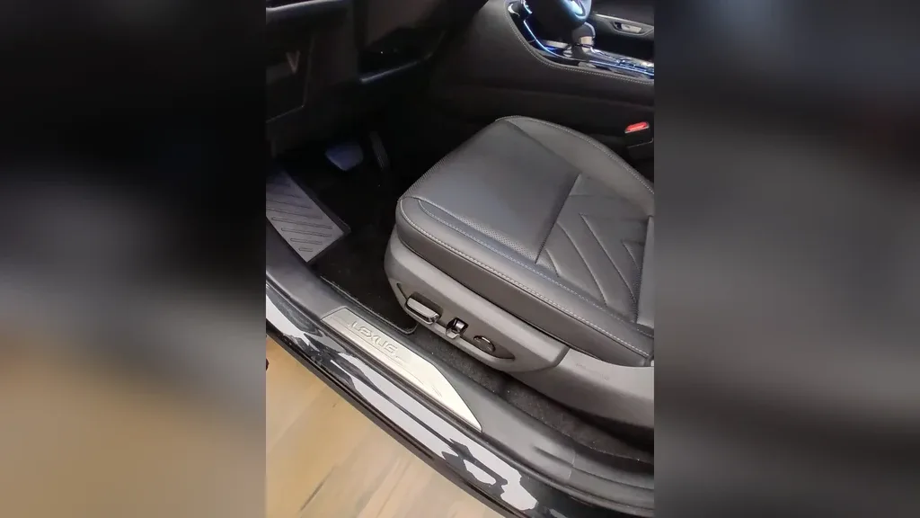 Lexus Nx 450h+ - Imagem 16