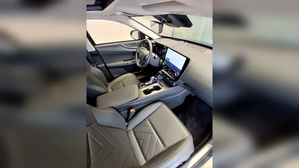 Lexus Nx 450h+ - Imagem 17