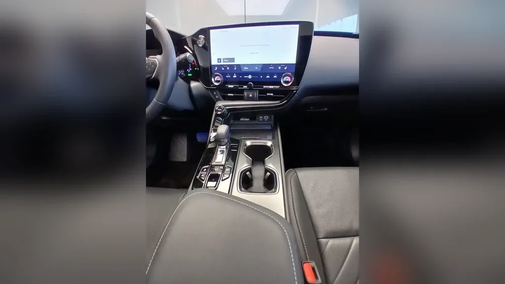 Lexus Nx 450h+ - Imagem 19