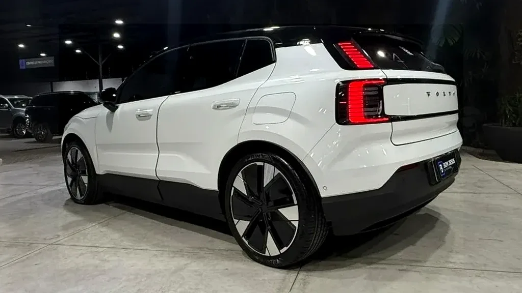 Volvo EX30 - Imagem 2