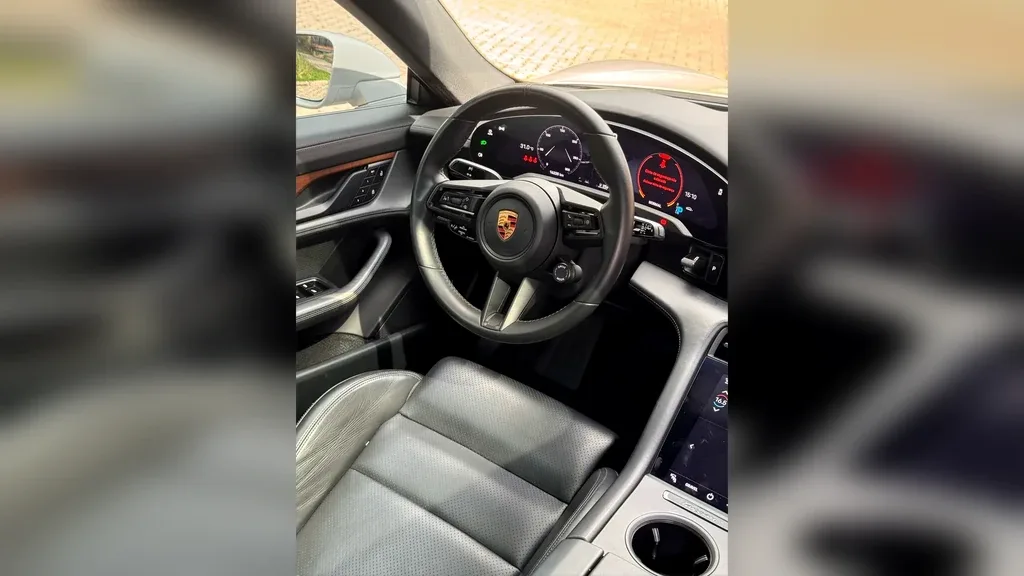 Porsche Taycan - Imagem 11