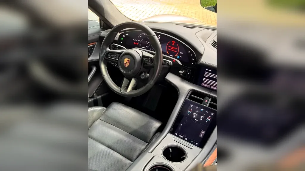 Porsche Taycan - Imagem 12