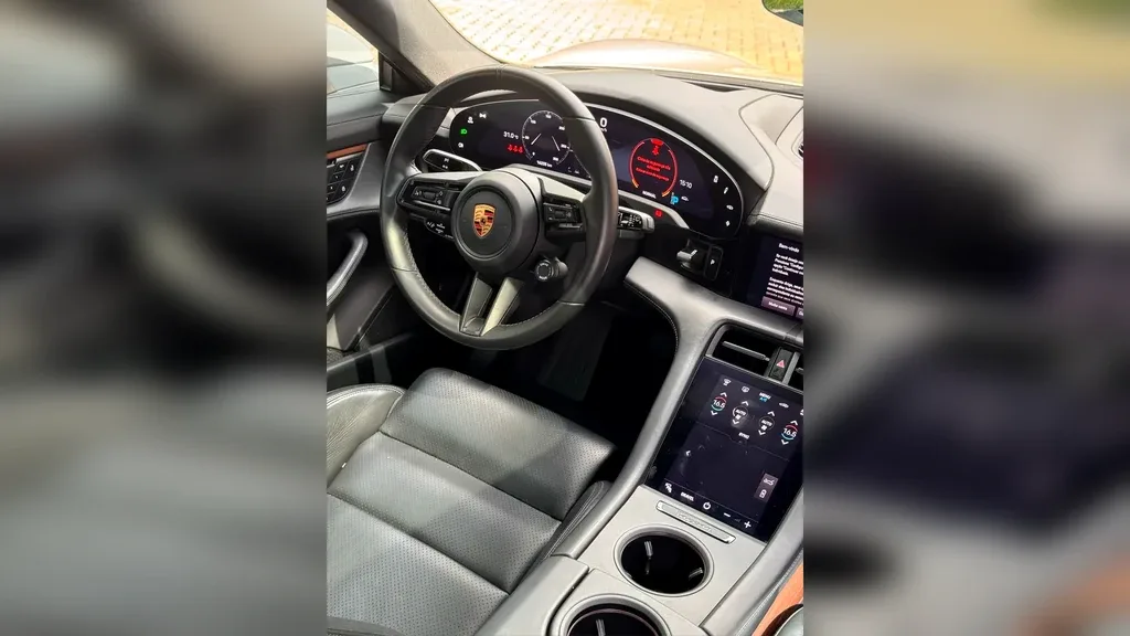 Porsche Taycan - Imagem 13