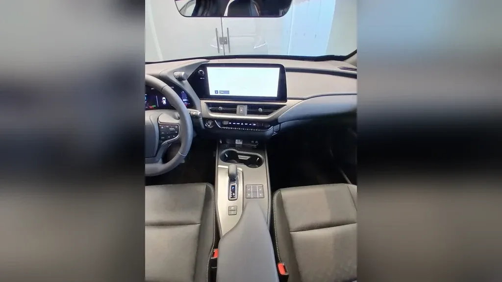 Lexus Ux 300e - Imagem 14