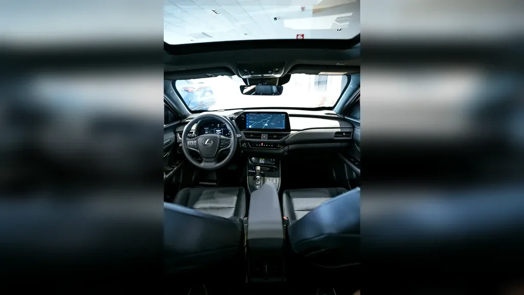 Lexus Ux 300e - Imagem 17