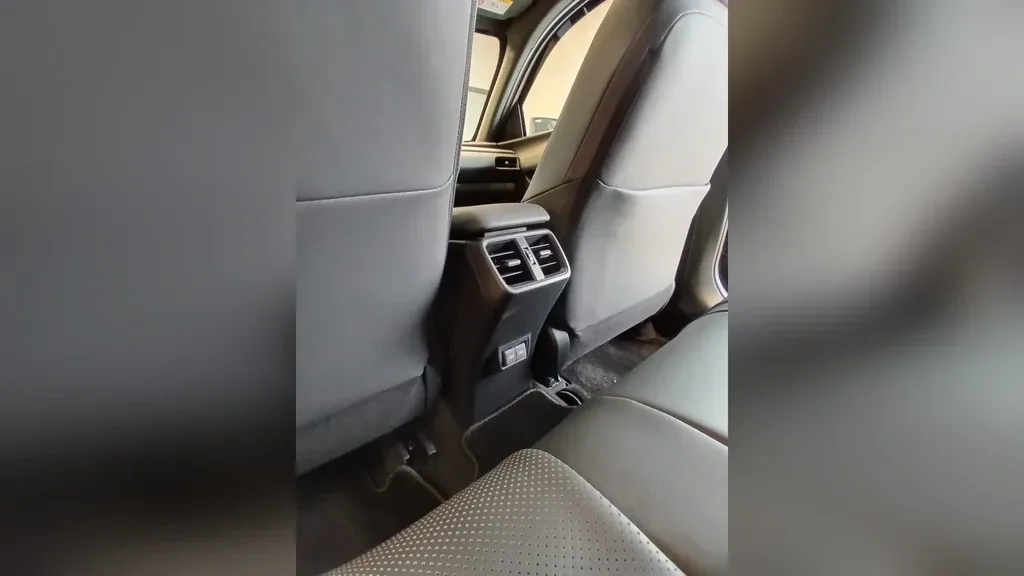 Lexus Ux 300e - Imagem 18